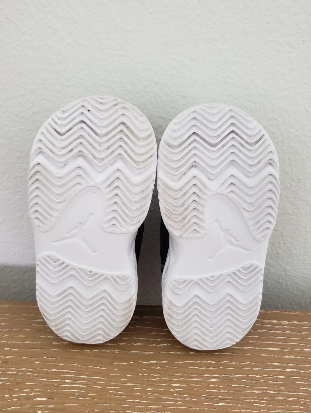 Nike Jordan Max Aura 4 Kids Black & White Sneakers